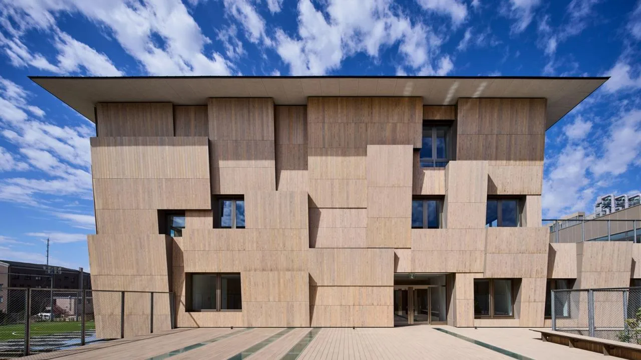 BIM Architecture | Yokohama International School, both interior and exterior wooden finishes/Dacheng Construction+Kengo Kuma Architecture Urban Design Firm