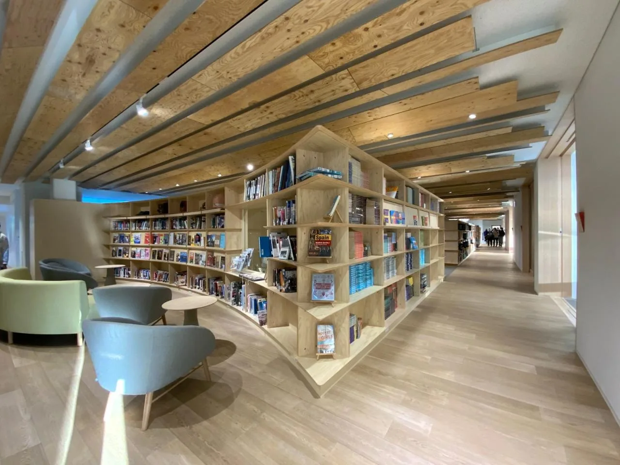 BIM Architecture | Yokohama International School, both interior and exterior wooden finishes/Dacheng Construction+Kengo Kuma Architecture Urban Design Firm