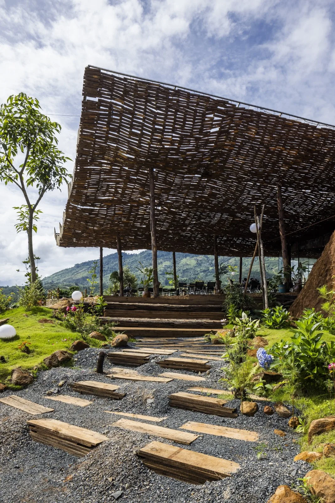 BIM Architecture | Faint Look at the Sky, Ruan's Coffee/The Bloom