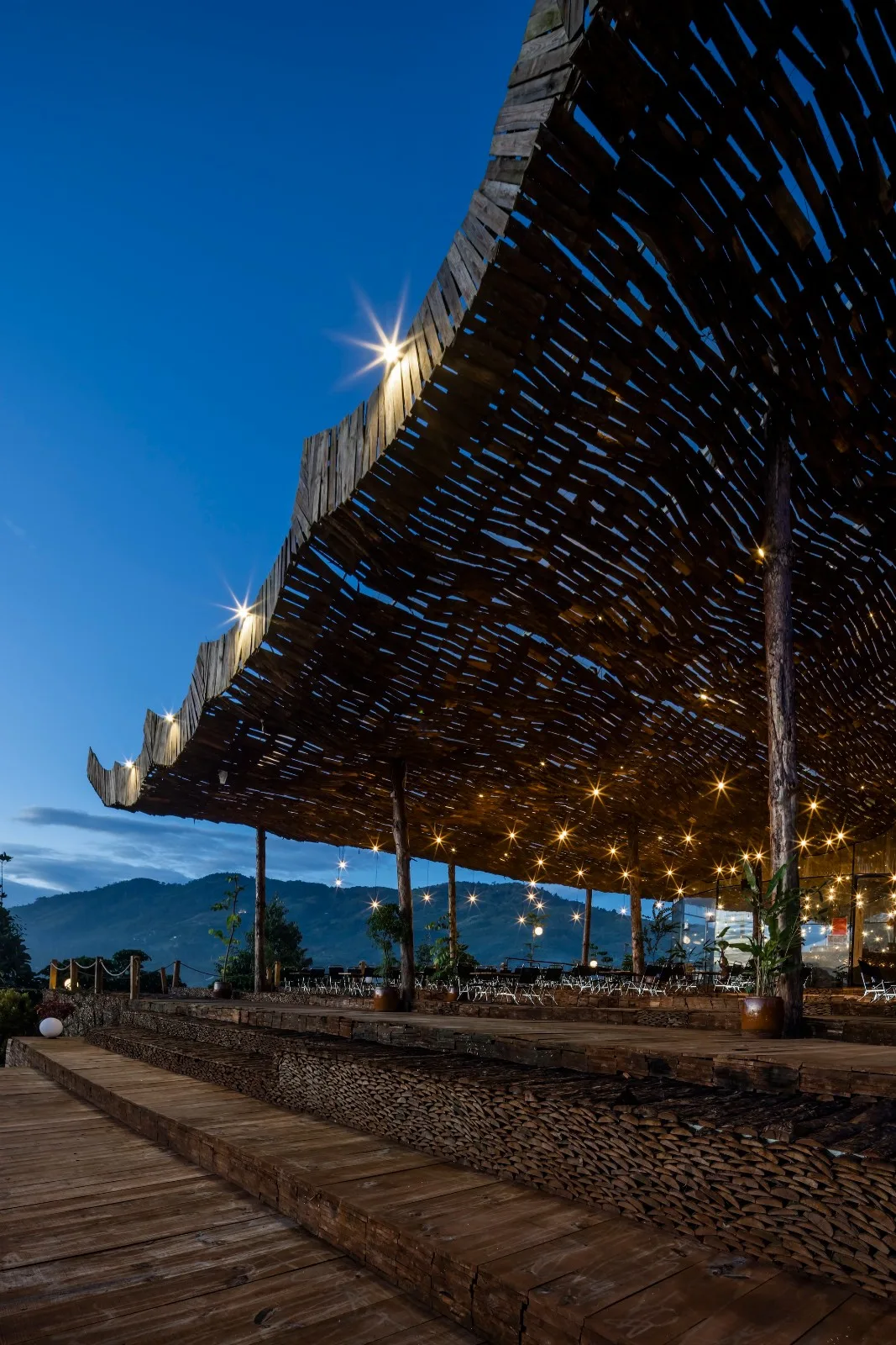 BIM Architecture | Faint Look at the Sky, Ruan's Coffee/The Bloom