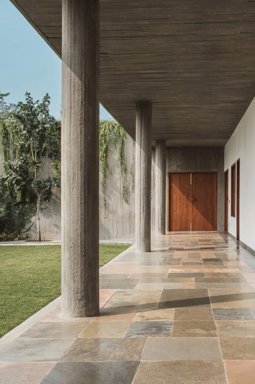 BIM Architecture | Enclosed Home/Design Ni Dukaan