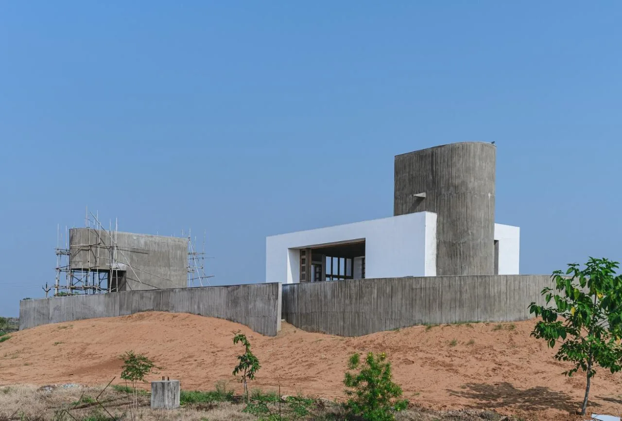 BIM Architecture | Enclosed Home/Design Ni Dukaan