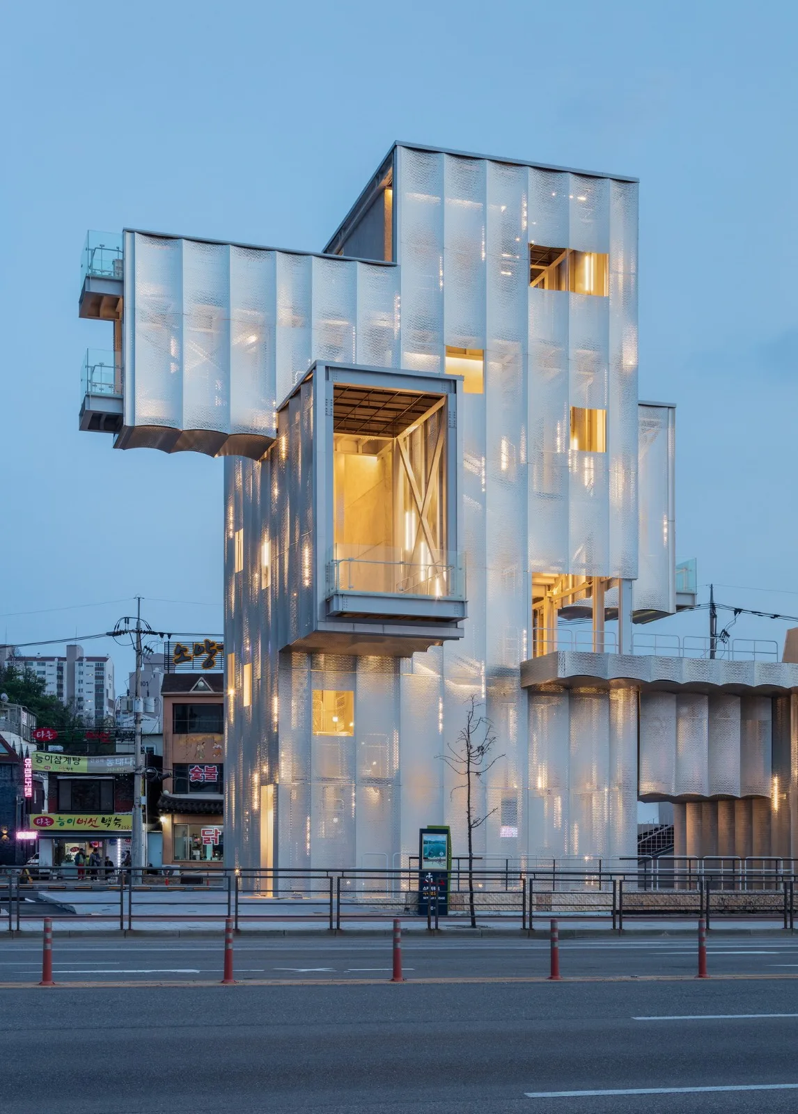 BIM Architecture | Advanced Use of Perforated Panels, Thousand Plateau Observation Deck/Emer sys