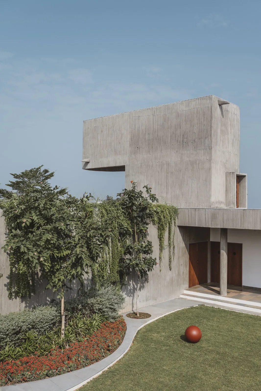 BIM Architecture | Enclosed Home/Design Ni Dukaan