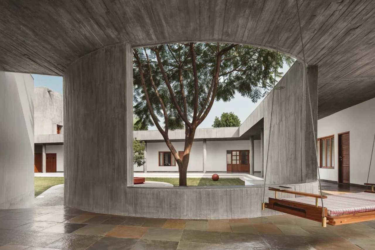 BIM Architecture | Enclosed Home/Design Ni Dukaan