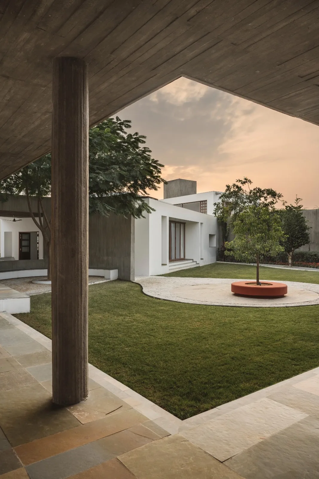 BIM Architecture | Enclosed Home/Design Ni Dukaan