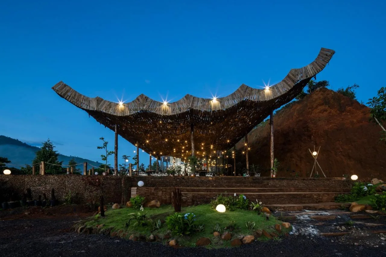 BIM Architecture | Faint Look at the Sky, Ruan's Coffee/The Bloom