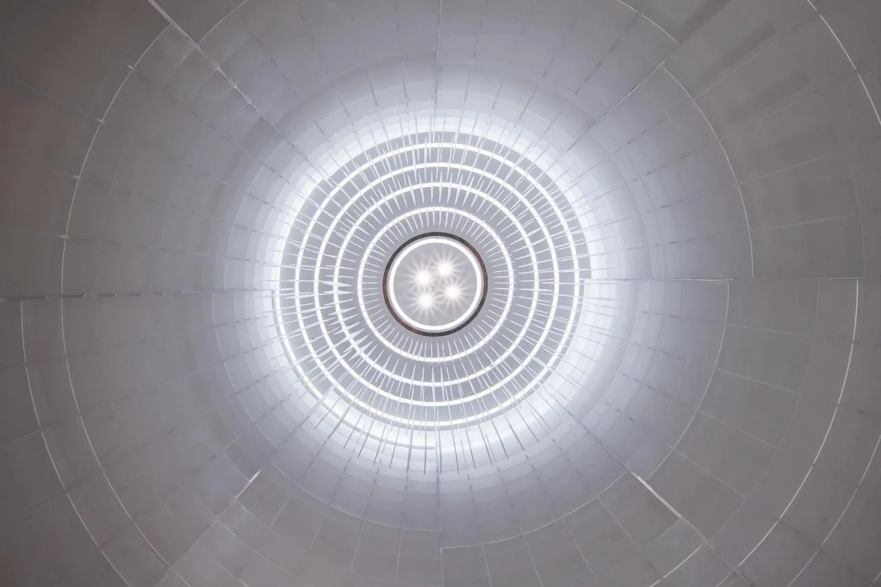 Inside the renovated silo, the concept of 'entry': extending the spiritual dimension of space