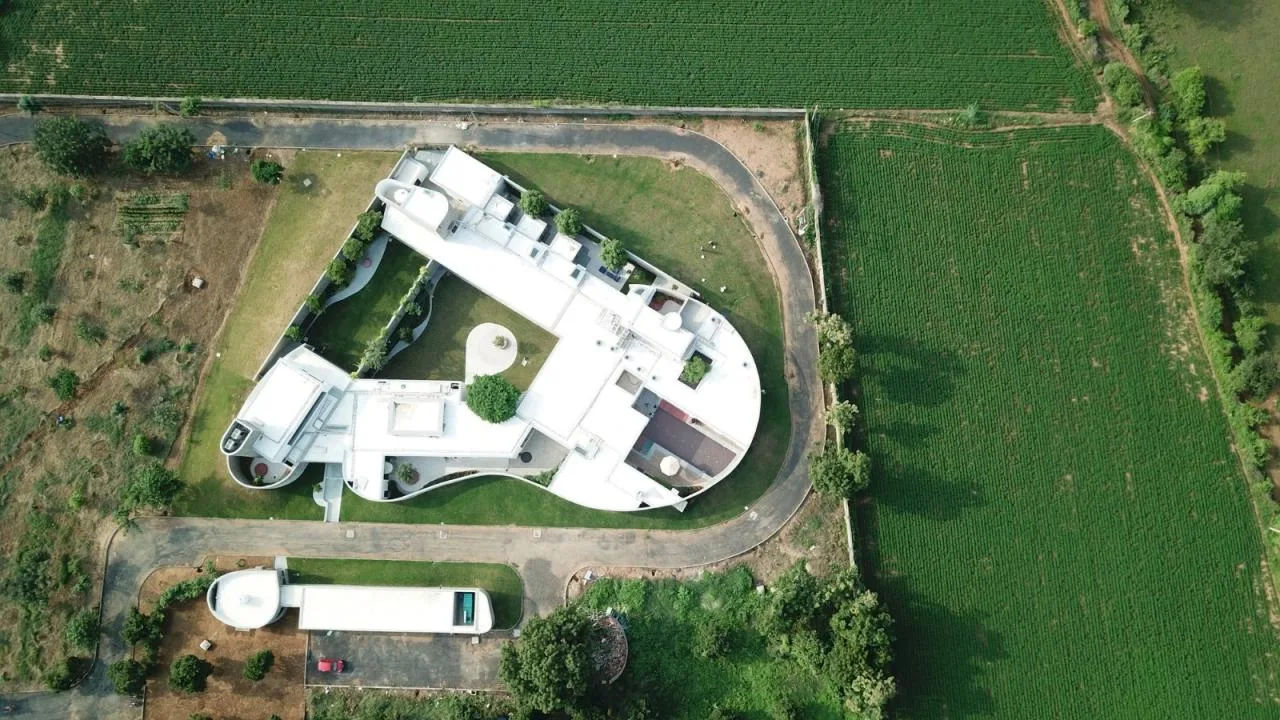 BIM Architecture | Enclosed Home/Design Ni Dukaan