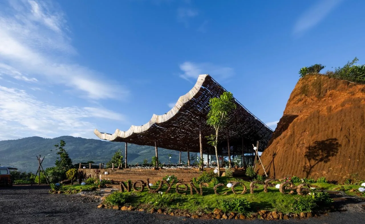 BIM Architecture | Faint Look at the Sky, Ruan's Coffee/The Bloom