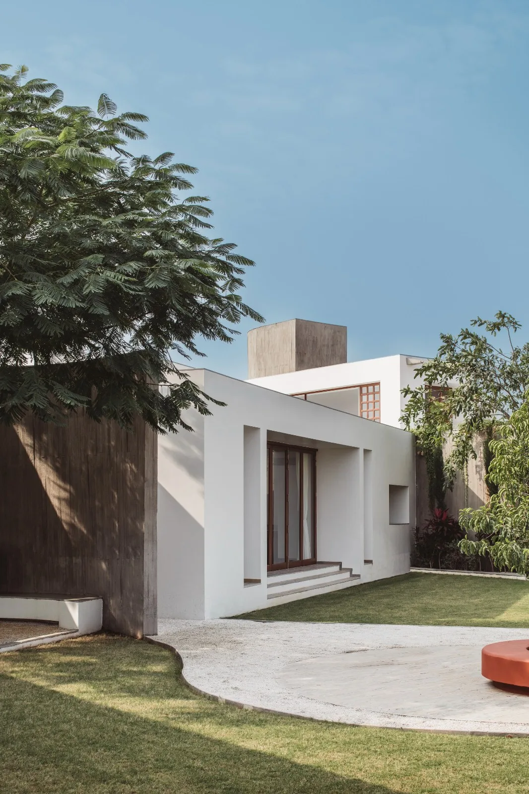 BIM Architecture | Enclosed Home/Design Ni Dukaan