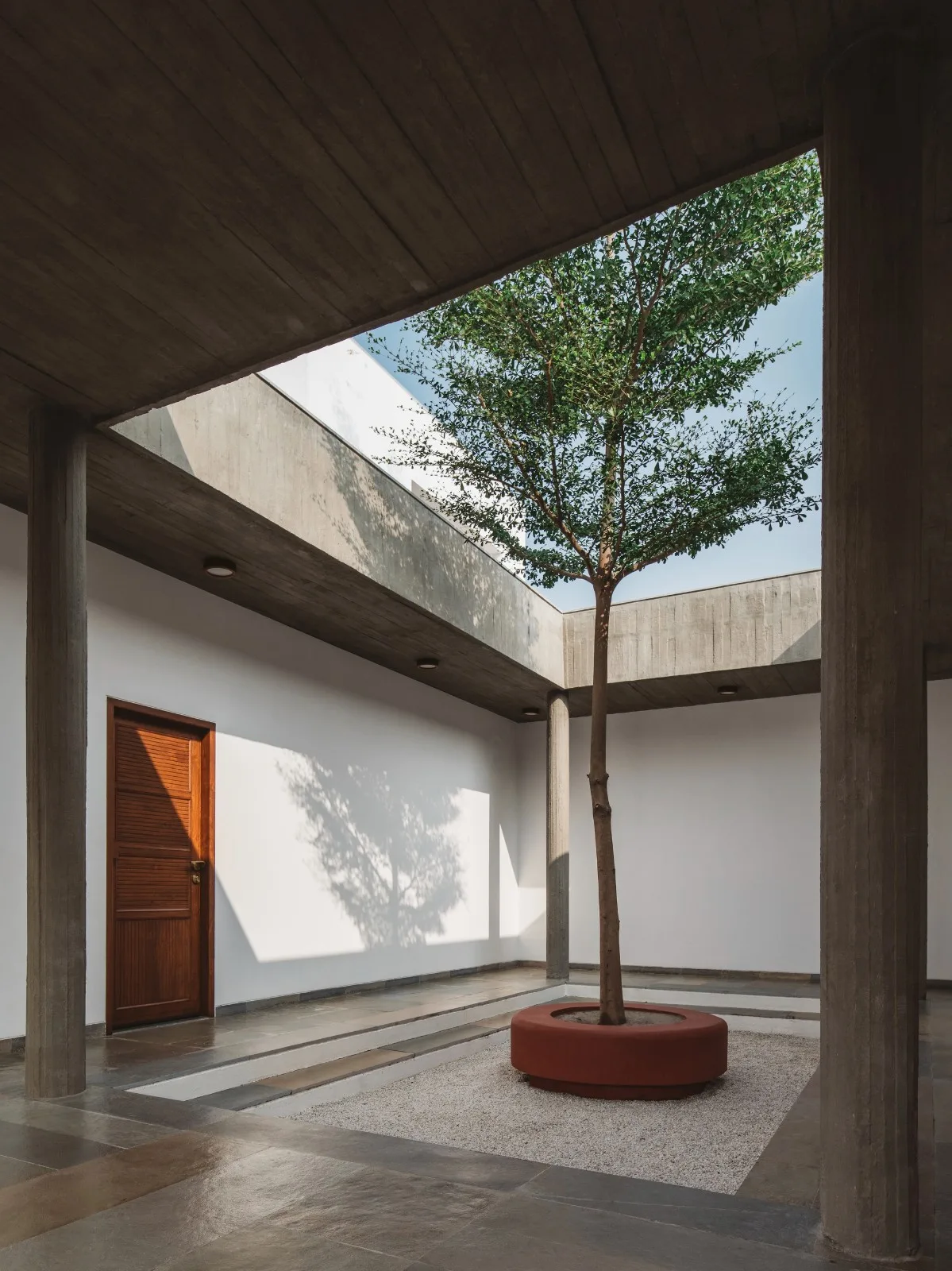 BIM Architecture | Enclosed Home/Design Ni Dukaan
