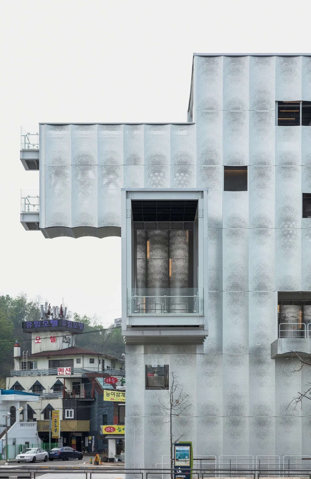 BIM Architecture | Advanced Use of Perforated Panels, Thousand Plateau Observation Deck/Emer sys