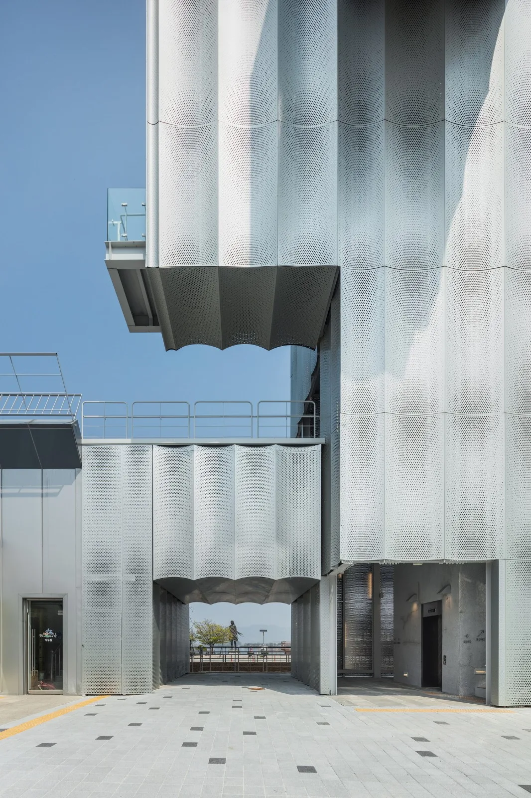 BIM Architecture | Advanced Use of Perforated Panels, Thousand Plateau Observation Deck/Emer sys