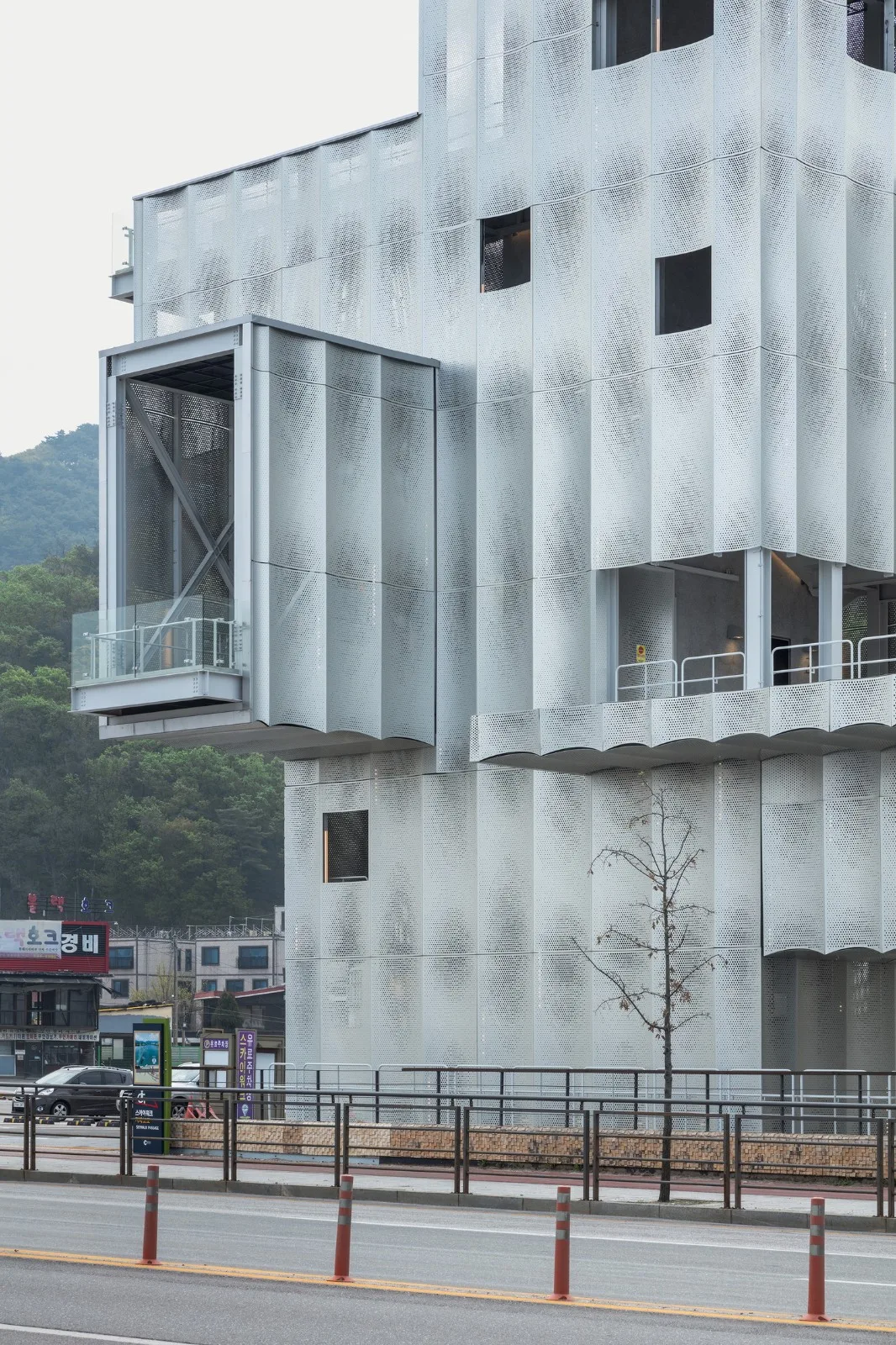 BIM Architecture | Advanced Use of Perforated Panels, Thousand Plateau Observation Deck/Emer sys