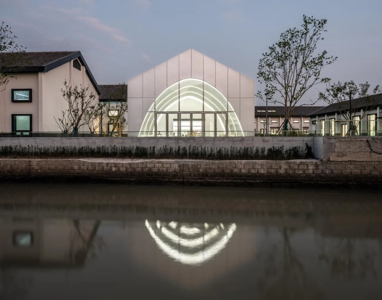 Aluminum house coffee shop with grain warehouse texture restored