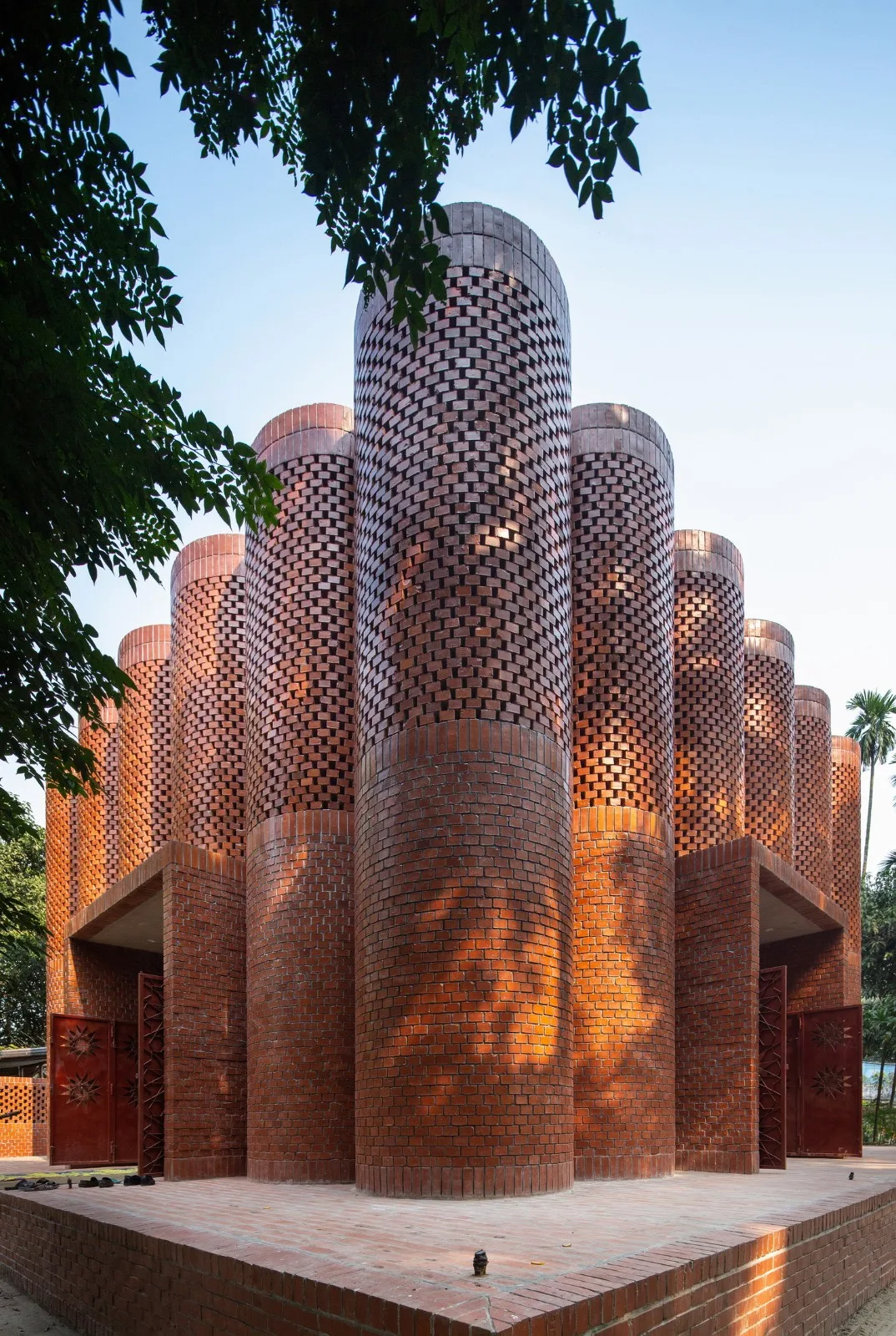 BIM Architecture | Mausoleum Memorial Hall, Concrete Cylinder 'Dripping'/Sthapotik