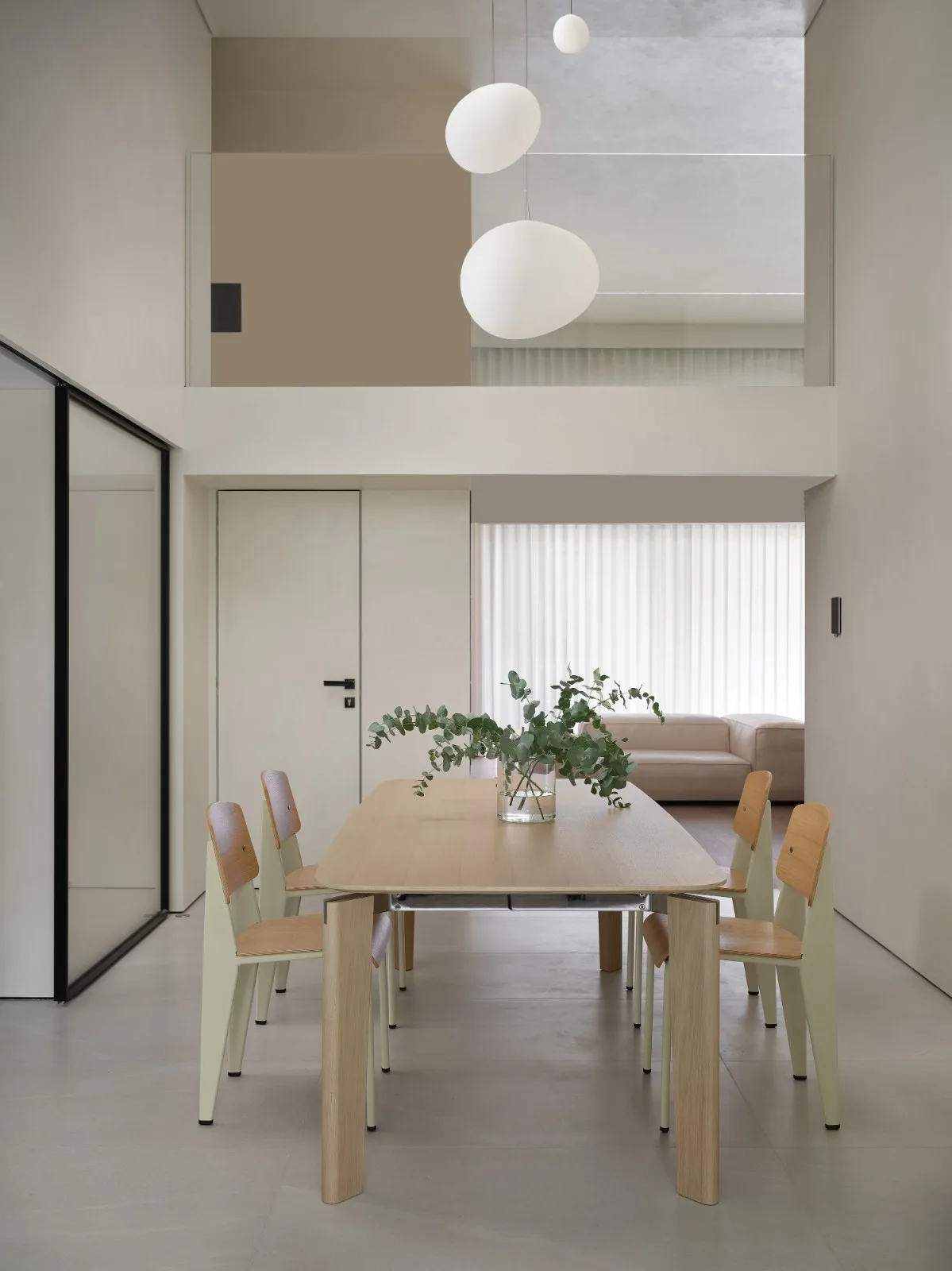BIM building | 420 square meter duplex apartment under wutong tree: ingenious creation of "line of sight connectivity" elevated space/eight wasteland design for young families