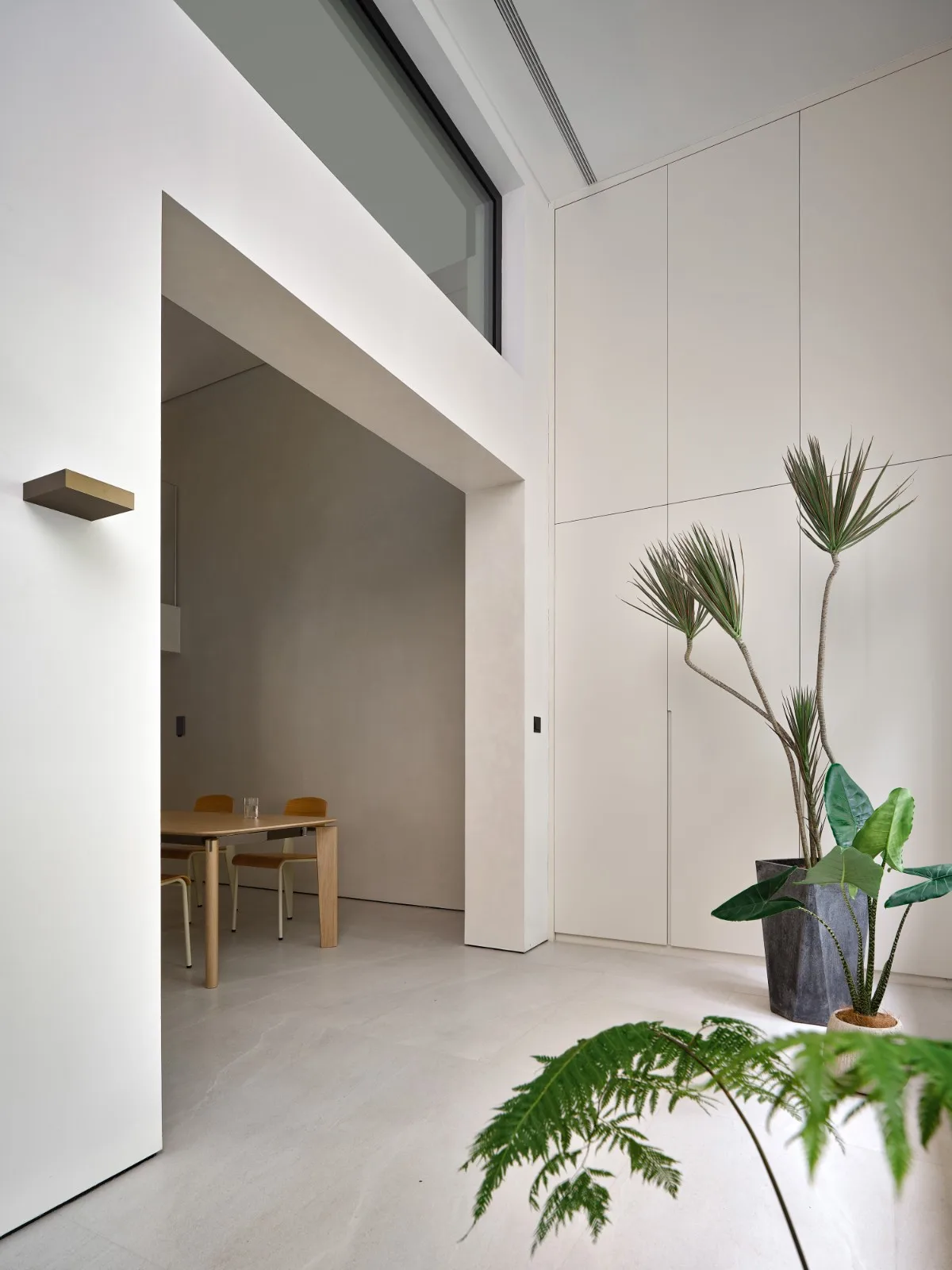 BIM building | 420 square meter duplex apartment under wutong tree: ingenious creation of "line of sight connectivity" elevated space/eight wasteland design for young families