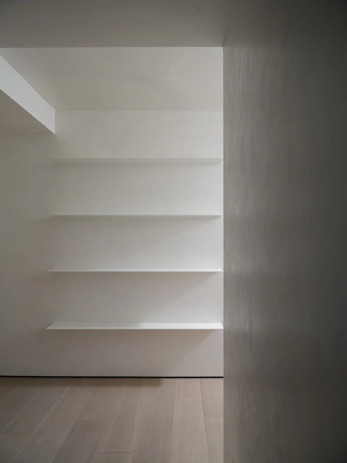 BIM building | 420 square meter duplex apartment under wutong tree: ingenious creation of "line of sight connectivity" elevated space/eight wasteland design for young families