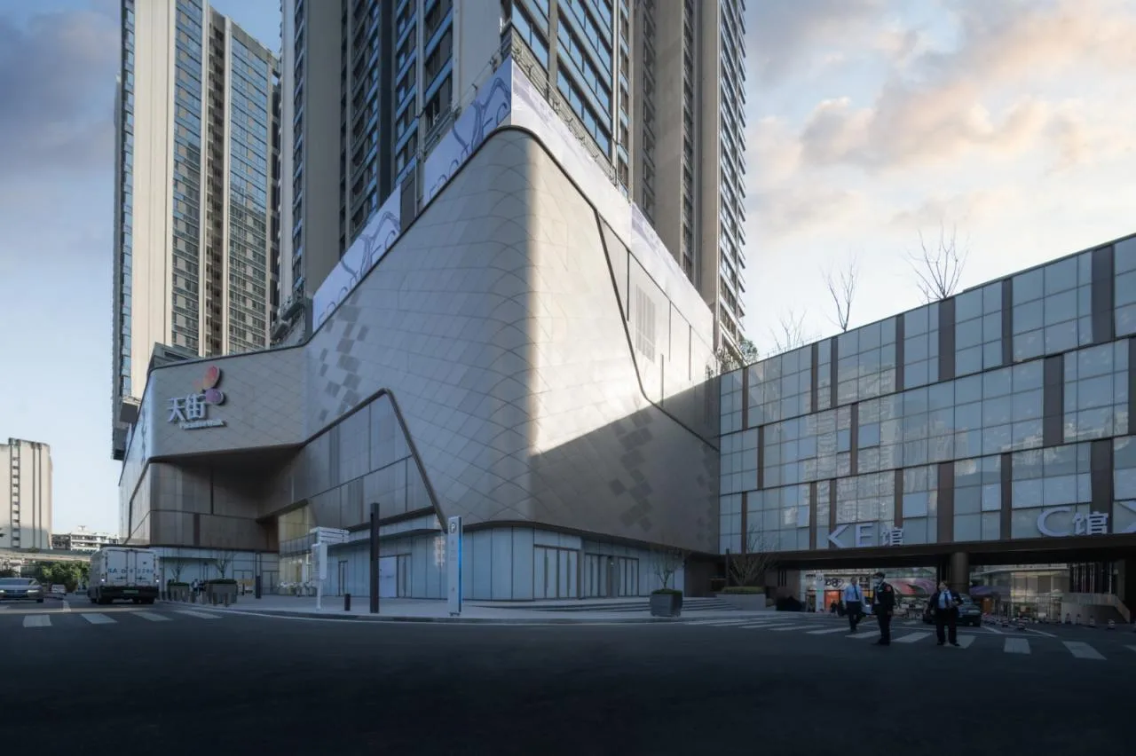 BIM Architecture | Ten Years of Construction, One Sky Street, One City: Chongqing Longhu Times Sky Street E-Hall/Chengzhi Design