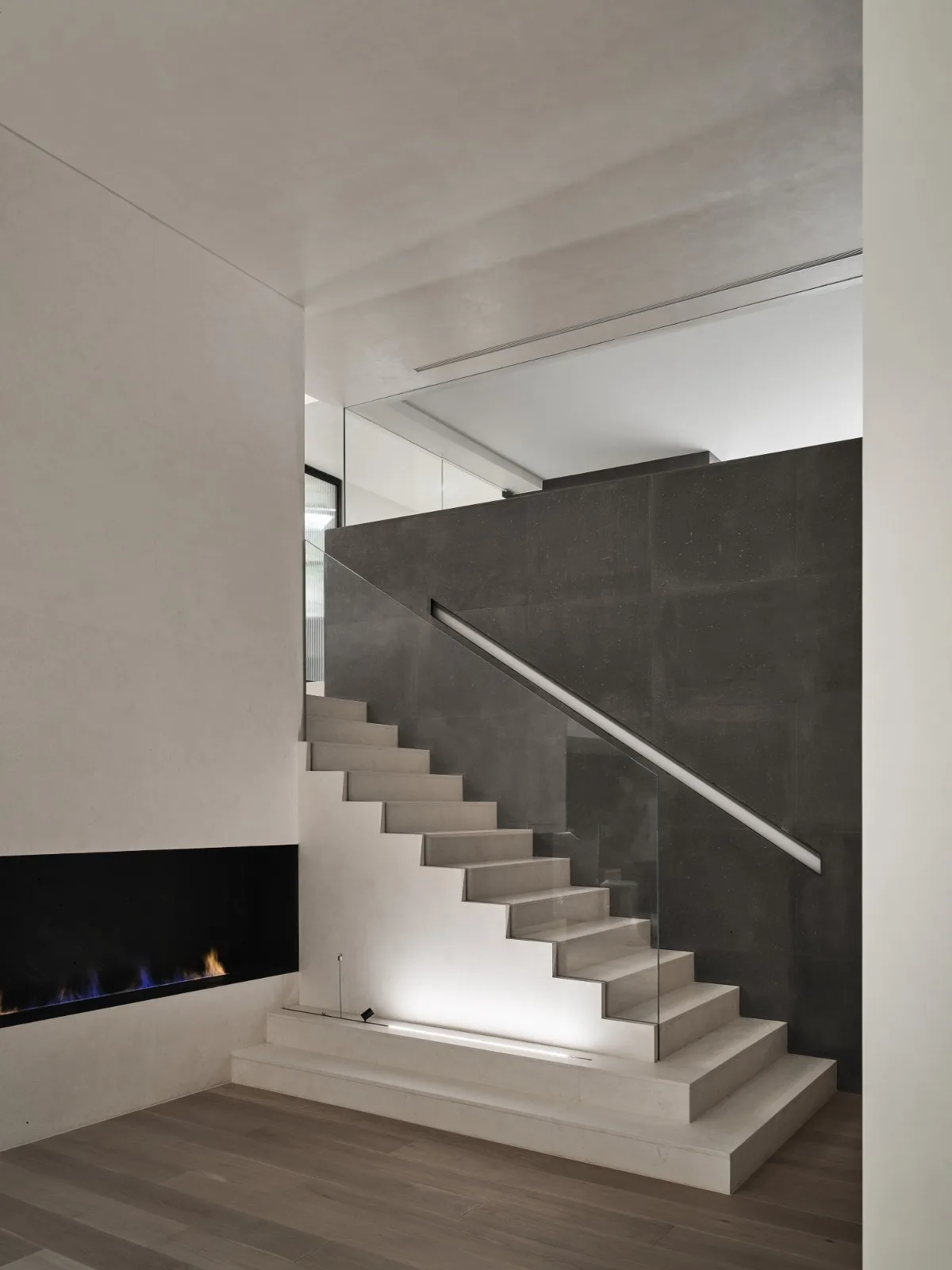 BIM building | 420 square meter duplex apartment under wutong tree: ingenious creation of "line of sight connectivity" elevated space/eight wasteland design for young families