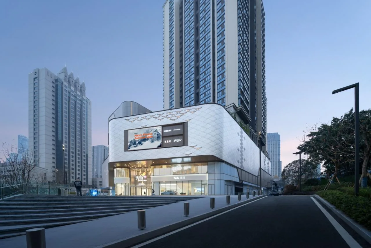 BIM Architecture | Ten Years of Construction, One Sky Street, One City: Chongqing Longhu Times Sky Street E-Hall/Chengzhi Design