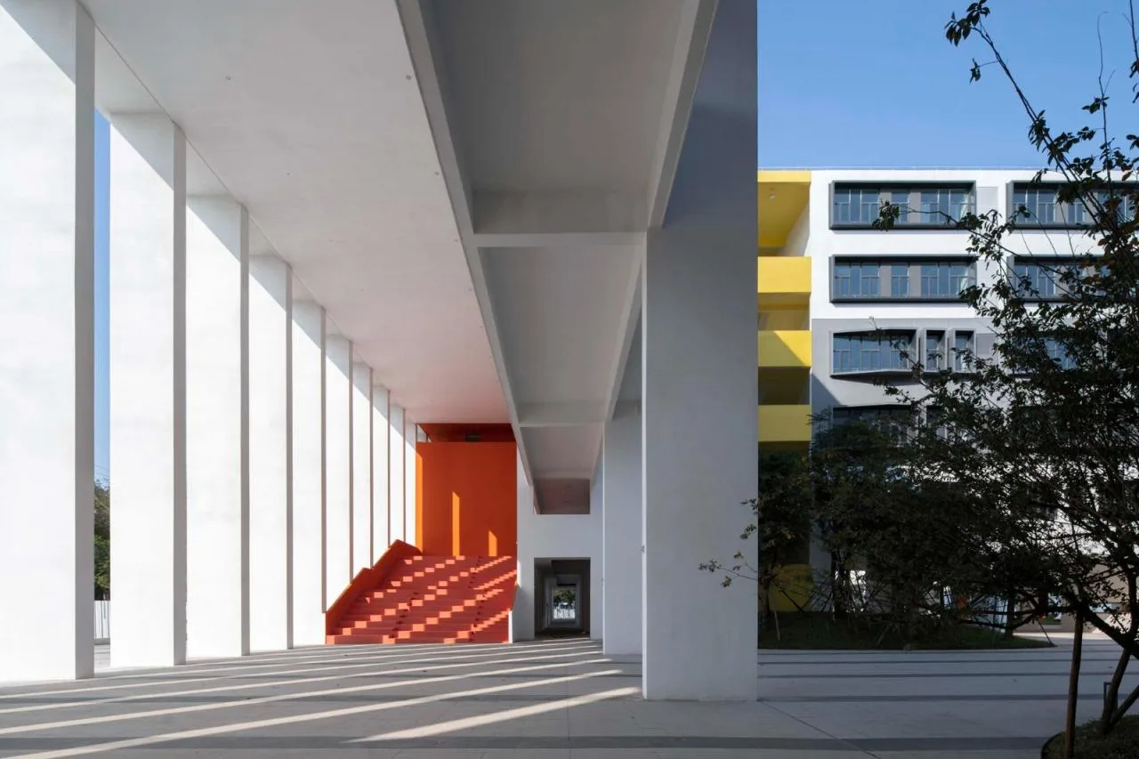 BIM Architecture | NanHai Guicheng Jingui High School/Vertical Beam Society