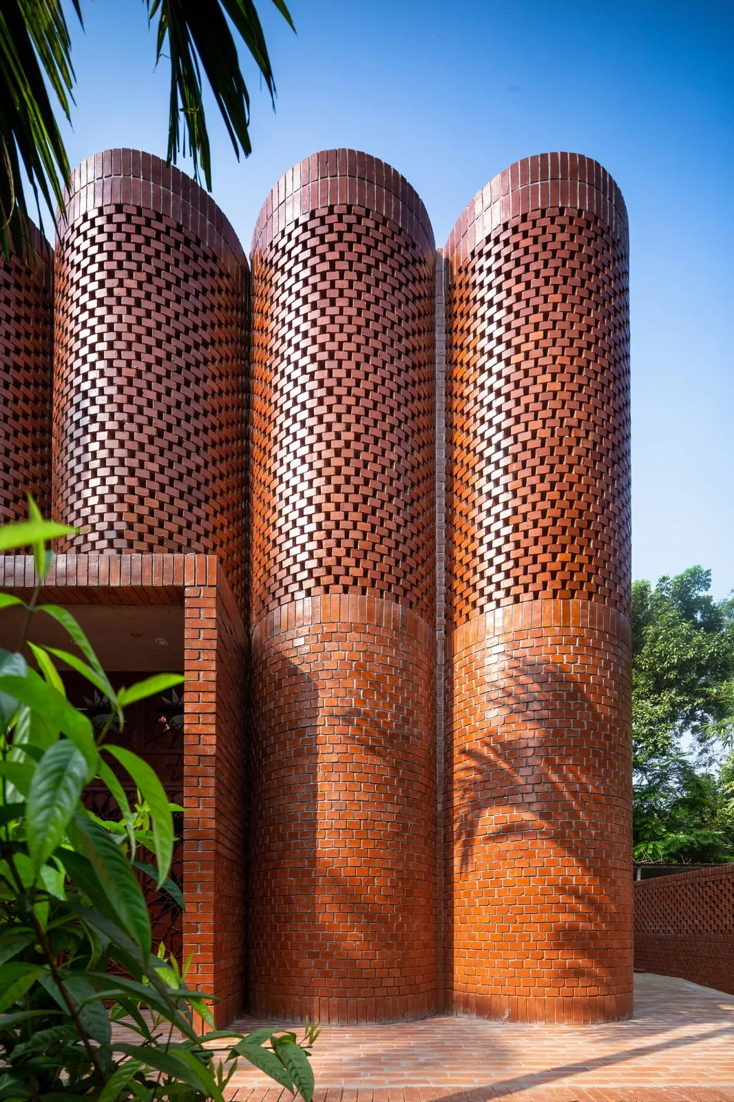 BIM Architecture | Mausoleum Memorial Hall, Concrete Cylinder 'Dripping'/Sthapotik