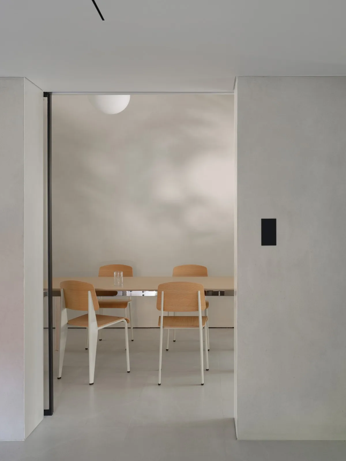 BIM building | 420 square meter duplex apartment under wutong tree: ingenious creation of "line of sight connectivity" elevated space/eight wasteland design for young families