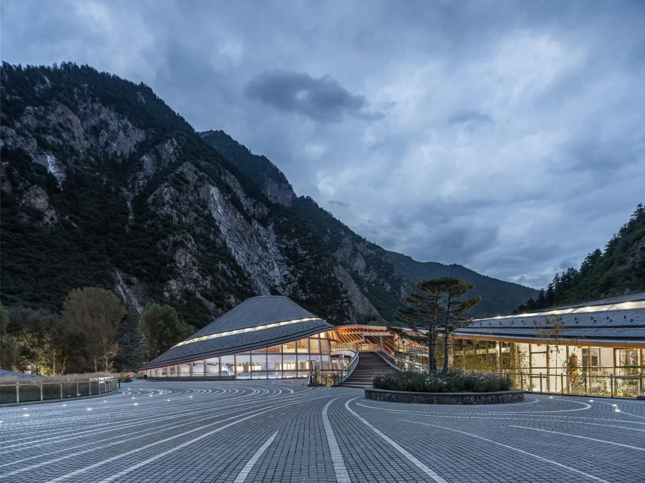 BIM Architecture | Jiuzhaigou Valley Scenic and Historic Interest Area Valley Entrance Three dimensional Tourist Service Center/Tsinghua University Architectural Design and Research Institute