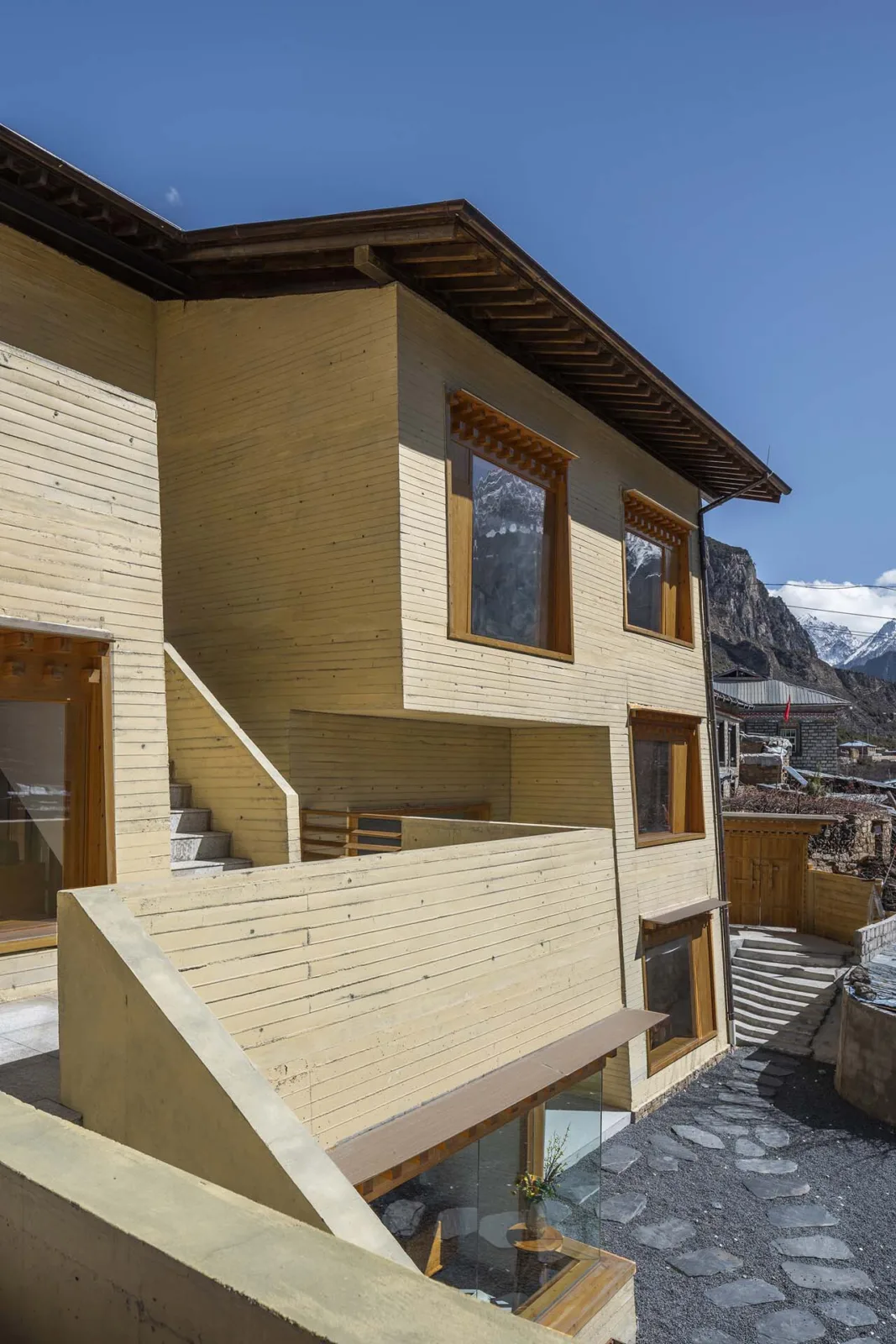 BIM architecture | Diaolou at the foot of snow mountain - Xizang Gama Xika homestay/hyperSity Architects