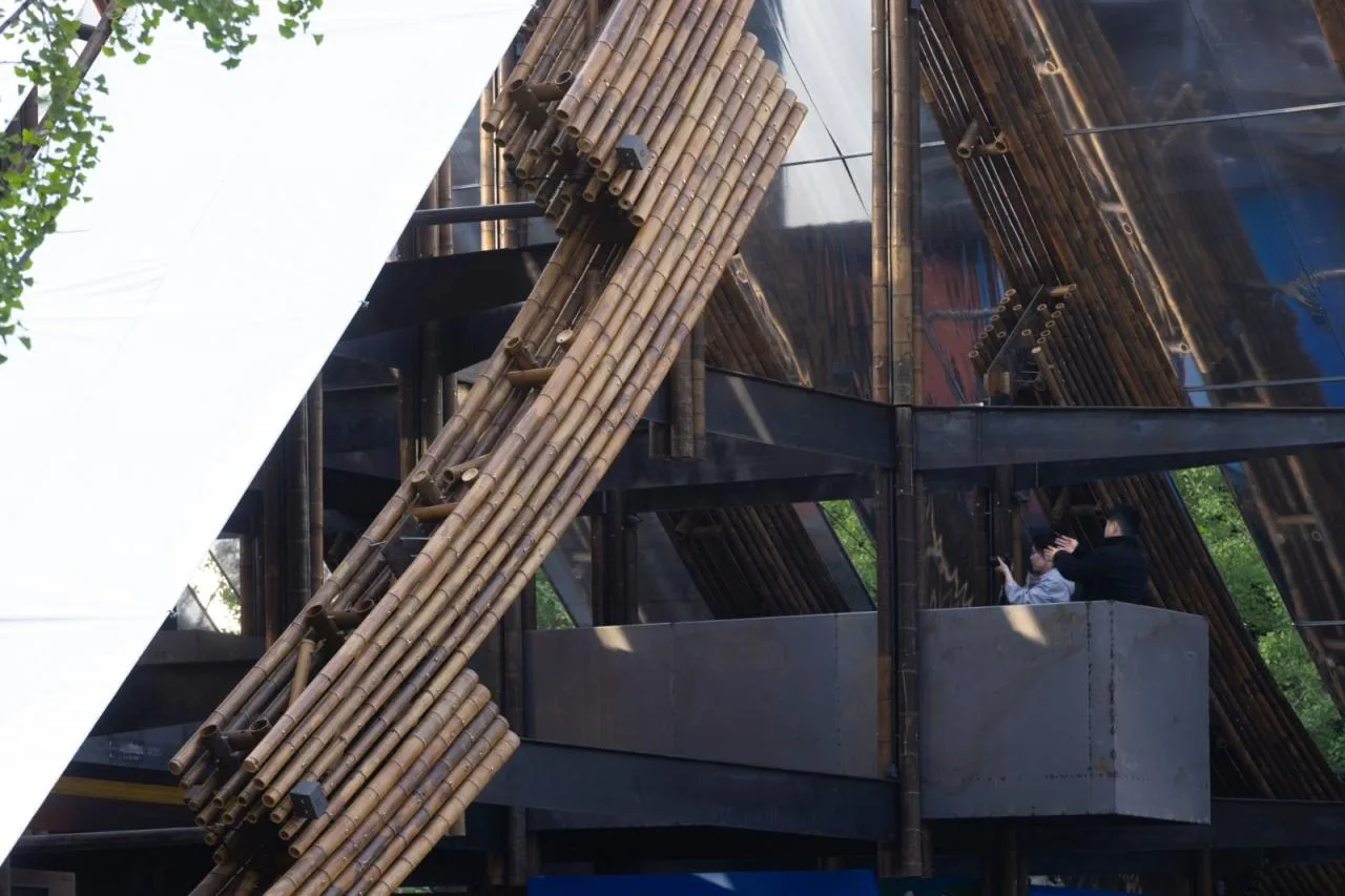BIM Architecture | Between Skies and Snacks, Through Doumo Qian/Bare Building Renewal Architectural Design Firm