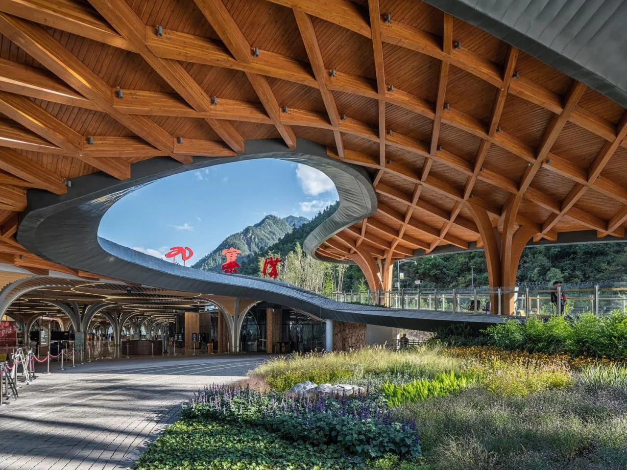 BIM Architecture | Jiuzhaigou Valley Scenic and Historic Interest Area Valley Entrance Three dimensional Tourist Service Center/Tsinghua University Architectural Design and Research Institute