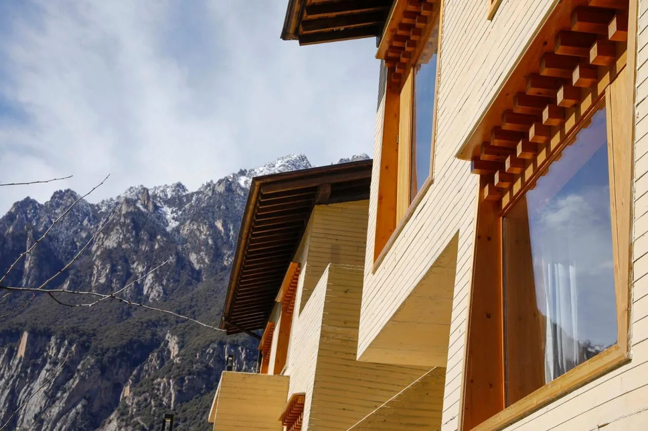 BIM architecture | Diaolou at the foot of snow mountain - Xizang Gama Xika homestay/hyperSity Architects