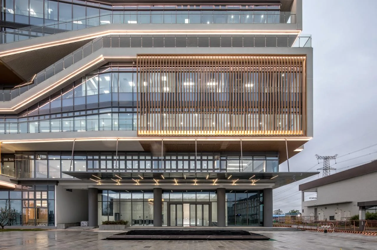 BIM Architecture | A Spiritual Fortress Standing in the Water Town New Area: Dongguan Water Town Science and Technology Innovation Phase II/Senlei International