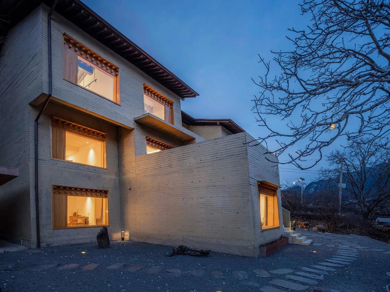 BIM architecture | Diaolou at the foot of snow mountain - Xizang Gama Xika homestay/hyperSity Architects