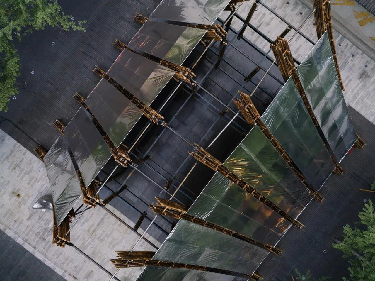 BIM Architecture | Between Skies and Snacks, Through Doumo Qian/Bare Building Renewal Architectural Design Firm