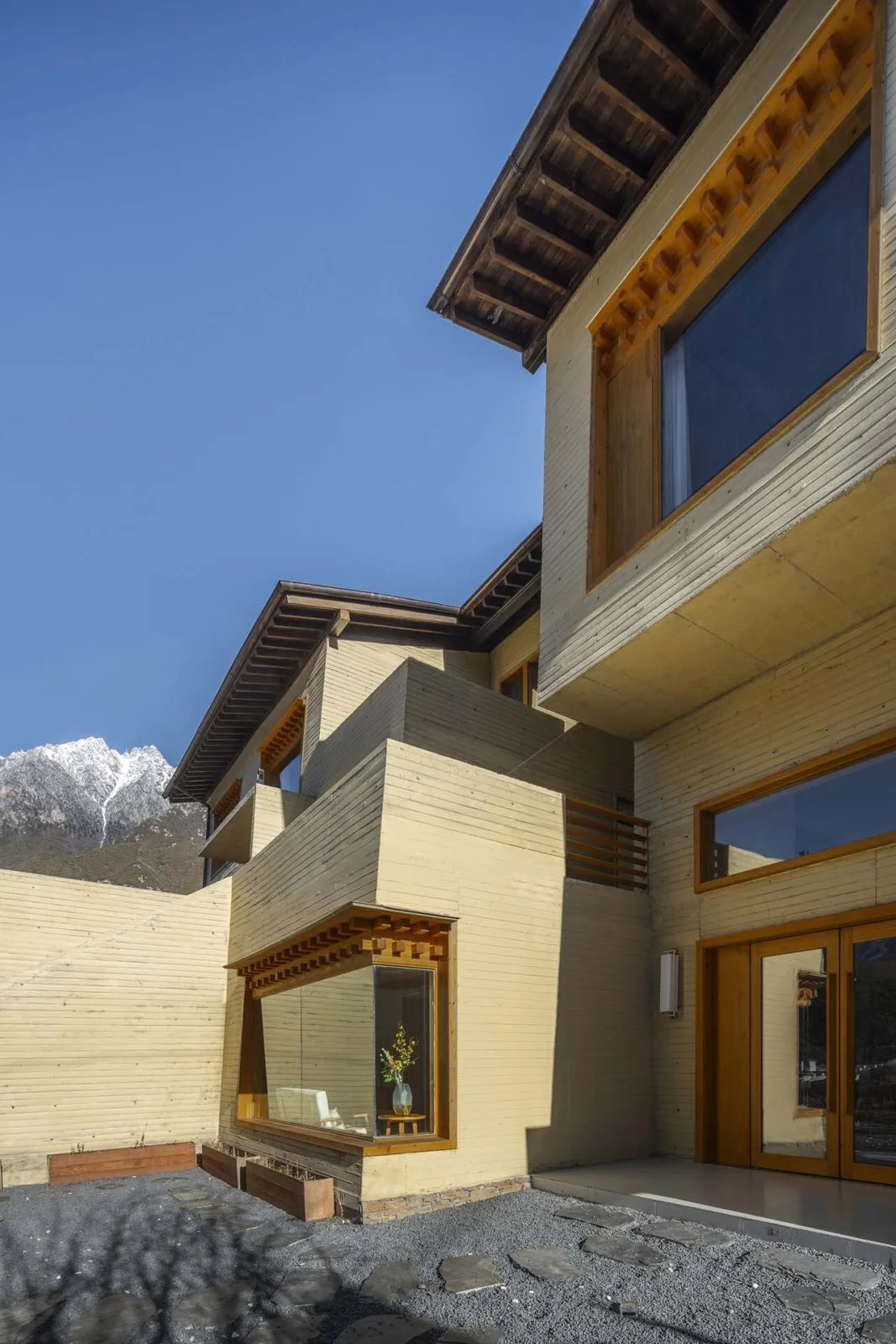 BIM architecture | Diaolou at the foot of snow mountain - Xizang Gama Xika homestay/hyperSity Architects