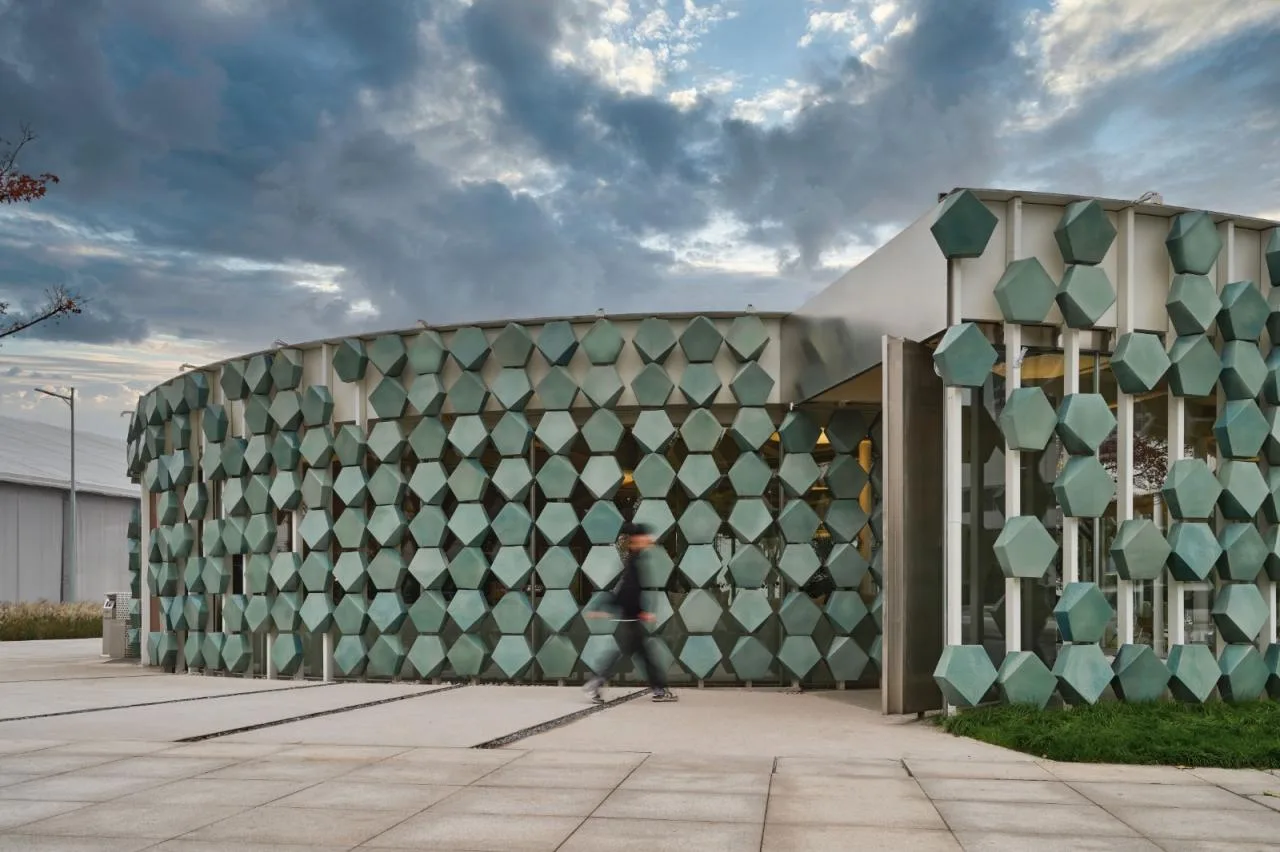 BIM Architecture | LOAM Porcelain House Coffee under the Green Maple Tree/Eight Wilderness Design