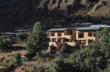BIM Architecture: Diaolou at the Foot of Snow Mountain – Xizang Gama Xika Homestay by hyperSity Architects-BIM WORLD