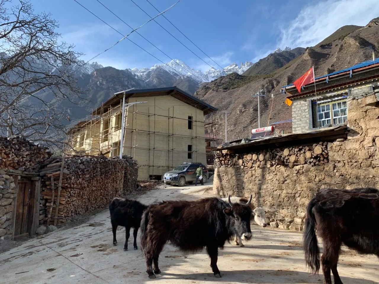 BIM architecture | Diaolou at the foot of snow mountain - Xizang Gama Xika homestay/hyperSity Architects