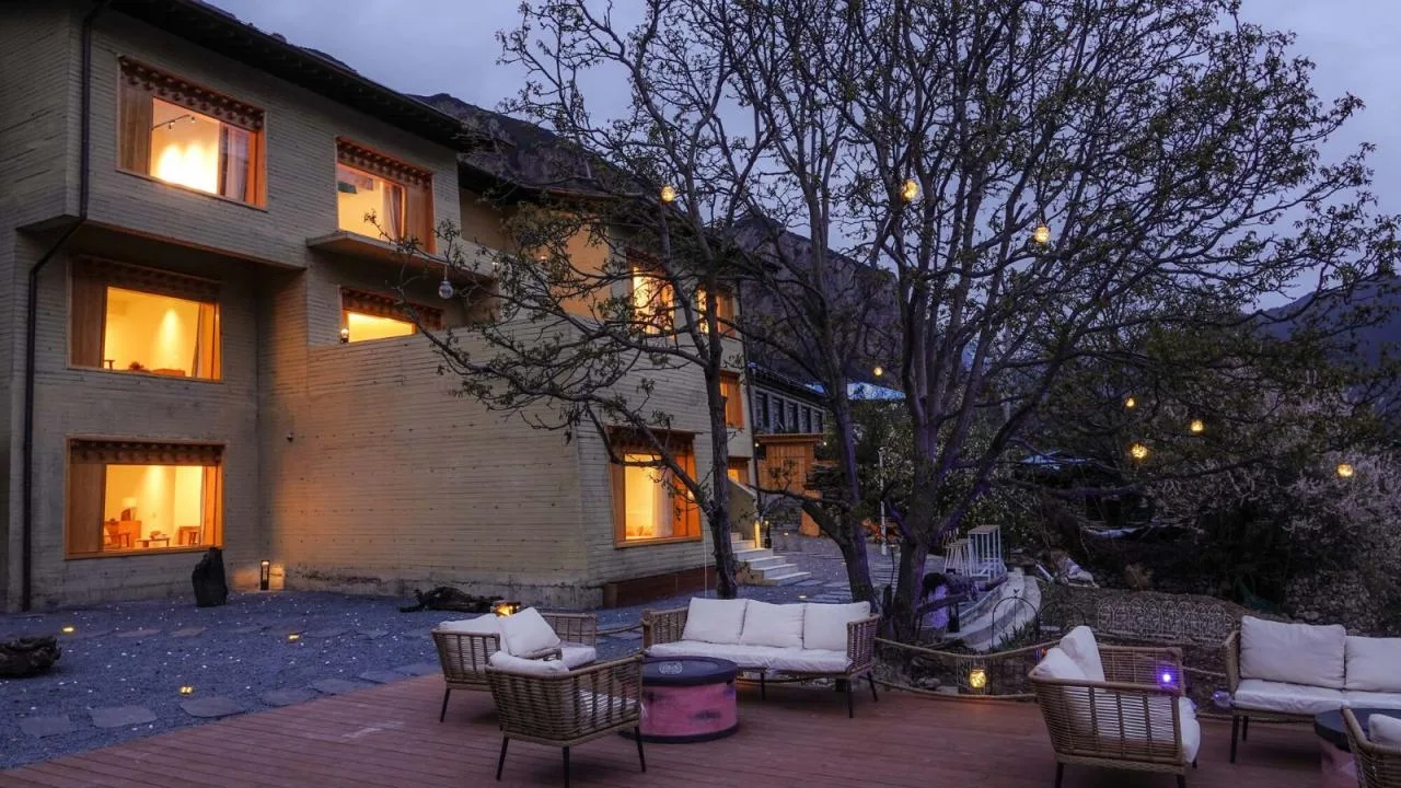 BIM architecture | Diaolou at the foot of snow mountain - Xizang Gama Xika homestay/hyperSity Architects