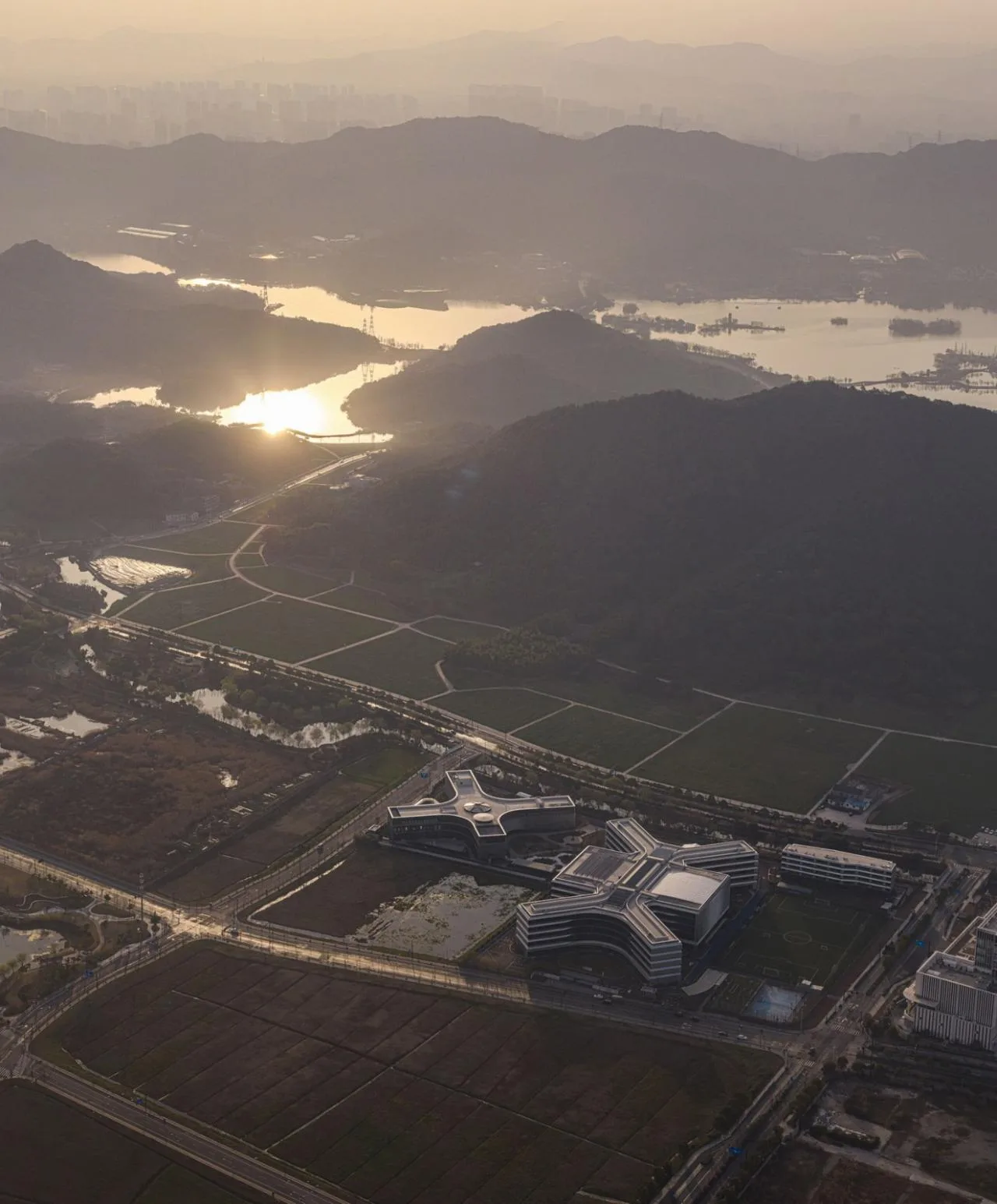 BIM Architecture | Education Hub: HIS Hangzhou International School/Zhu Peidong line+Architecture Firm gad