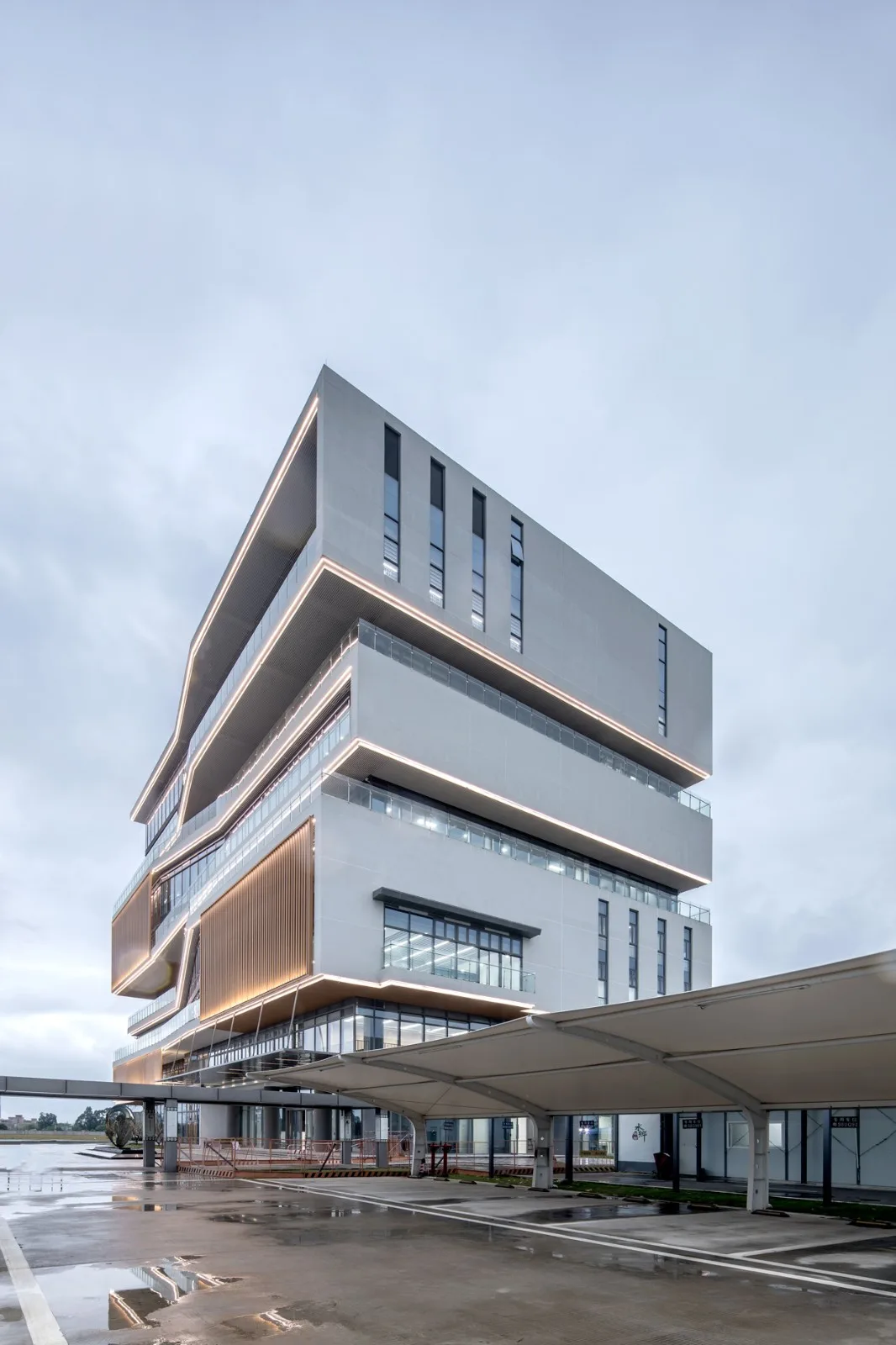 BIM Architecture | A Spiritual Fortress Standing in the Water Town New Area: Dongguan Water Town Science and Technology Innovation Phase II/Senlei International