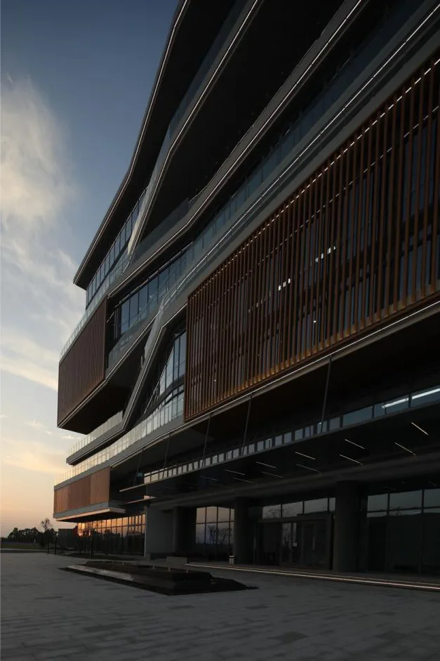 BIM Architecture | A Spiritual Fortress Standing in the Water Town New Area: Dongguan Water Town Science and Technology Innovation Phase II/Senlei International