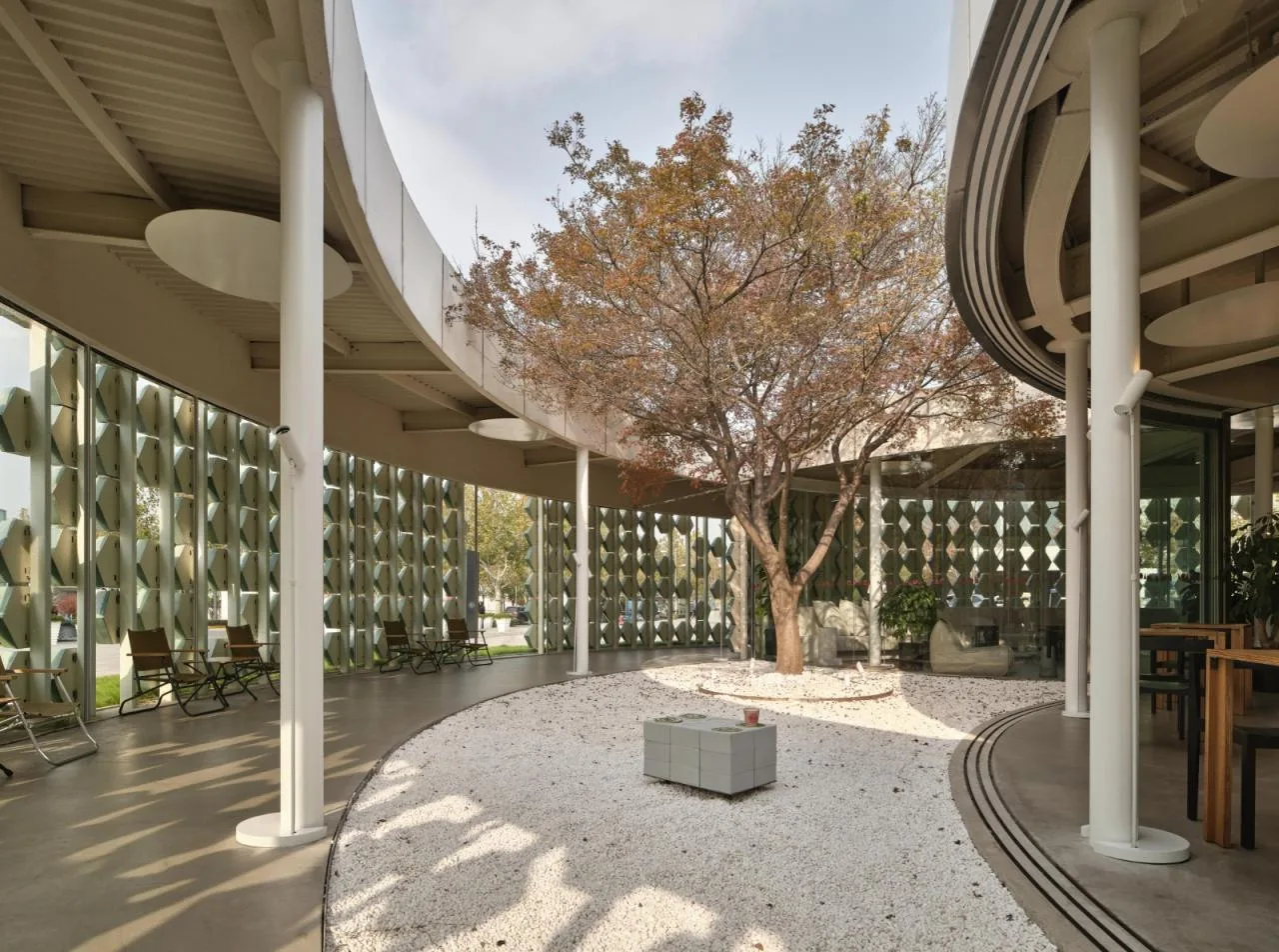 BIM Architecture | LOAM Porcelain House Coffee under the Green Maple Tree/Eight Wilderness Design