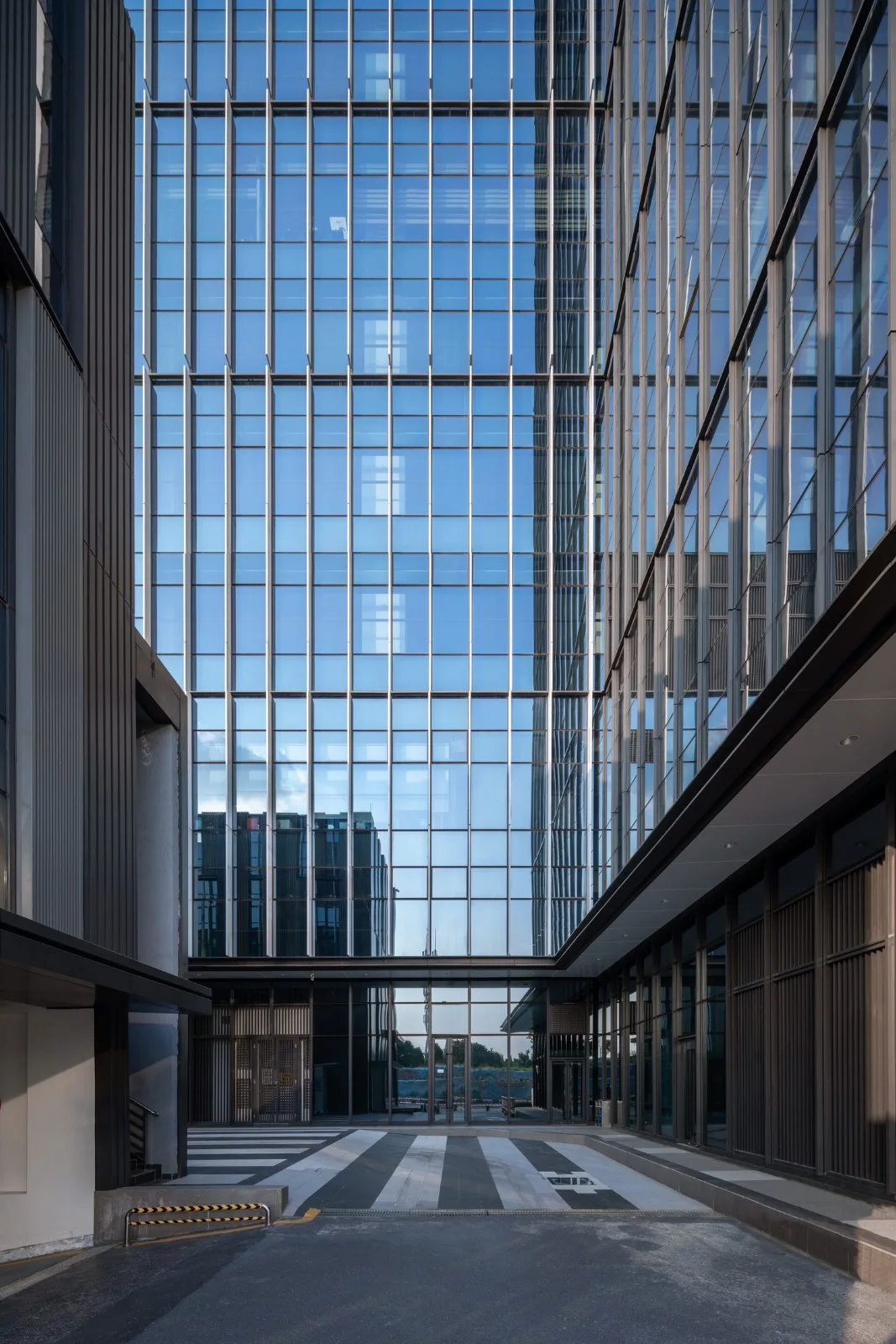 BIM Architecture | Guangzhou South Station Discovery Square: Making Architecture a City Landscape/XAA Architecture Firm