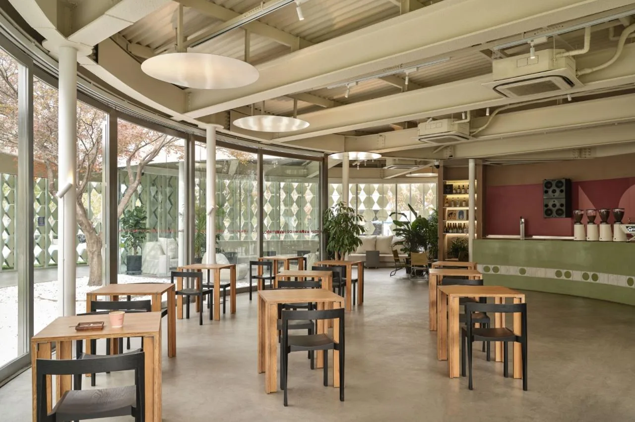 BIM Architecture | LOAM Porcelain House Coffee under the Green Maple Tree/Eight Wilderness Design