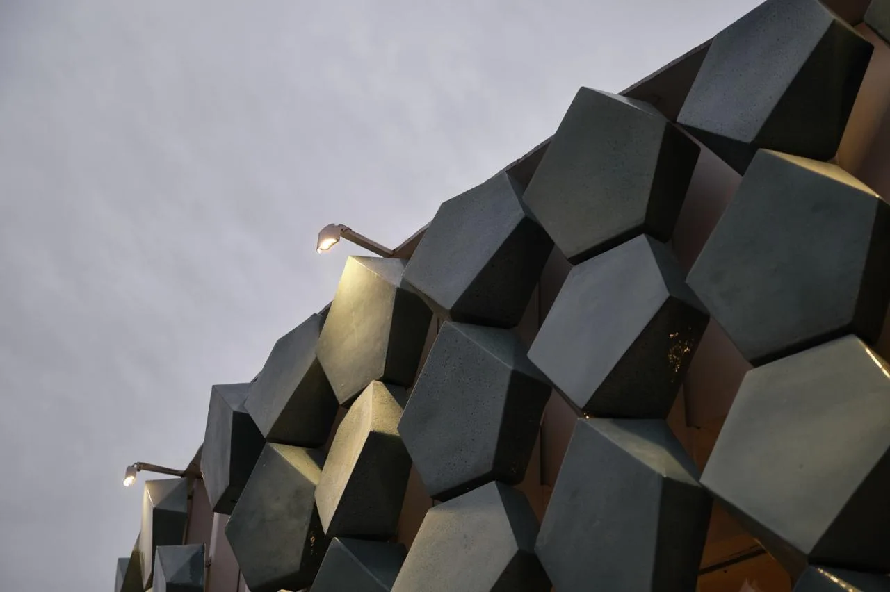 BIM Architecture | LOAM Porcelain House Coffee under the Green Maple Tree/Eight Wilderness Design